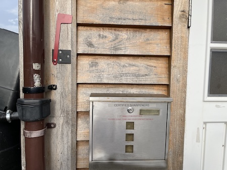 Small drop box flag up