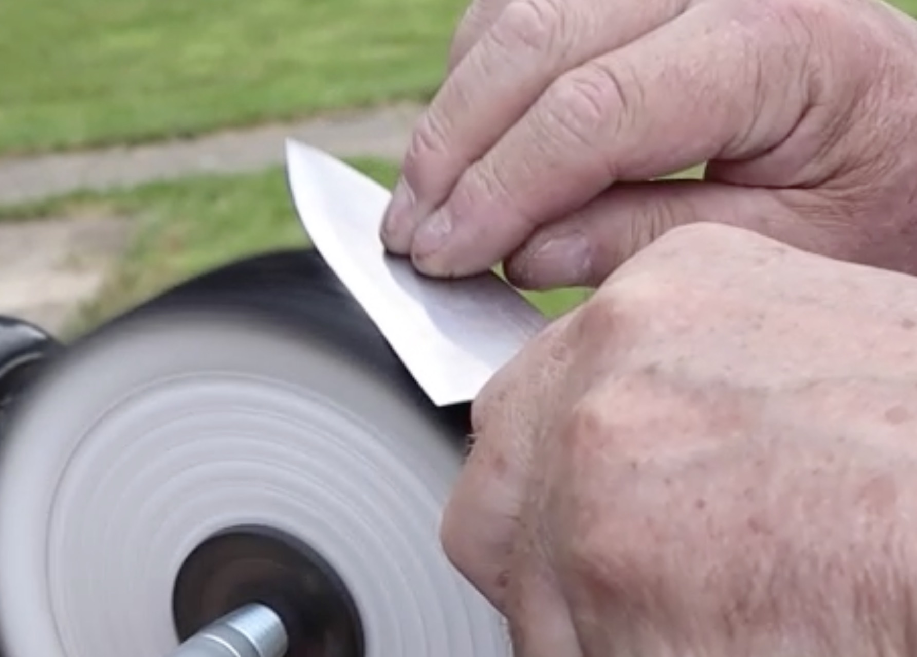 Deburring and polishing a knife